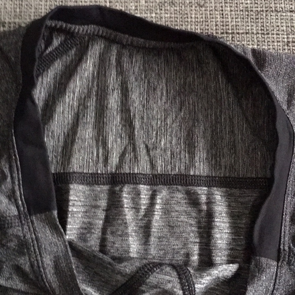 Lululemon men’s athletic shirt underarm vent hem - Picture 7 of 7